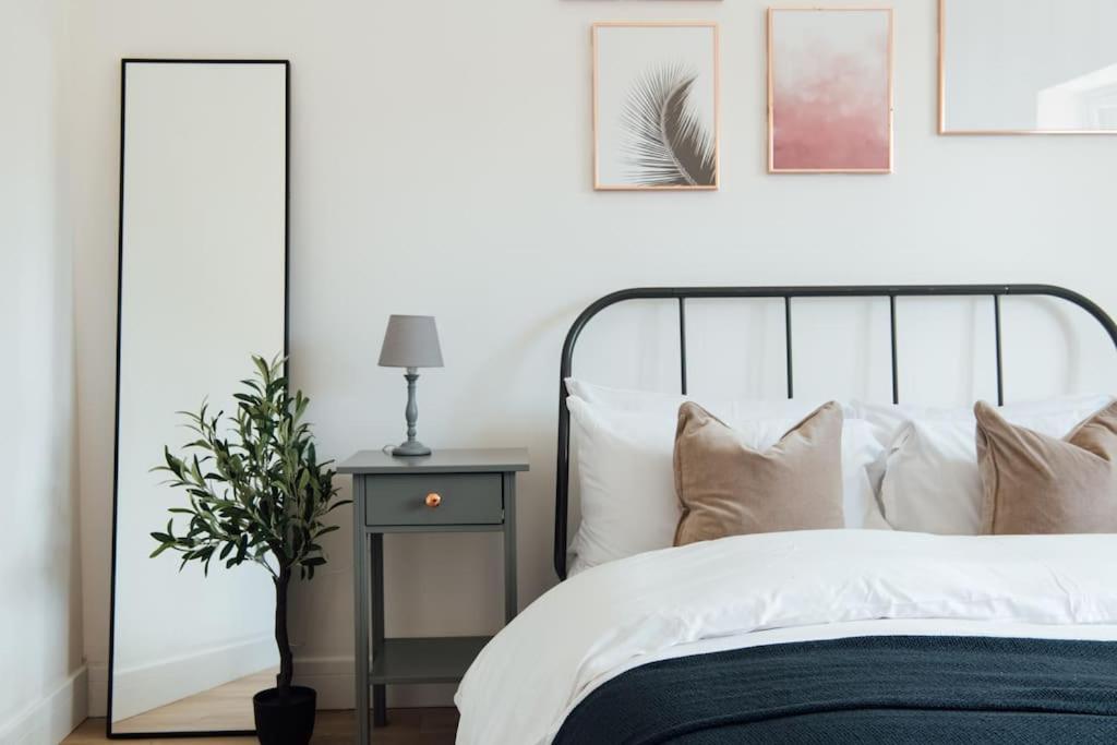 Stylish 2 Bedroom Flat In Ilford, London Exteriör bild