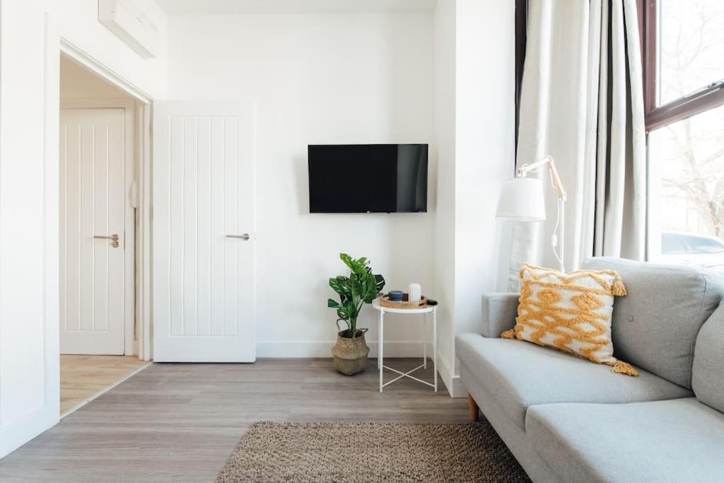 Stylish 2 Bedroom Flat In Ilford, London Exteriör bild